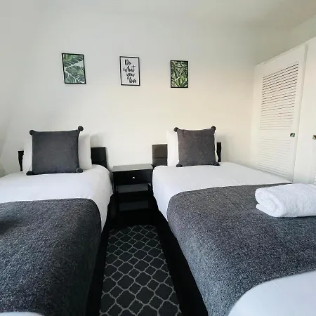 Cheerful 5-bedroom With Free Parking * Bristol