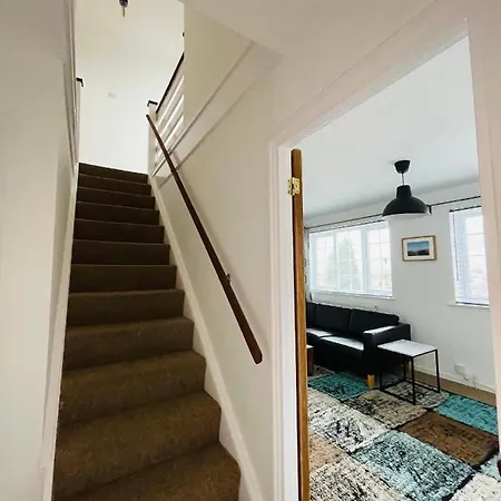 Cheerful 5-bedroom With Free Parking * Bristol