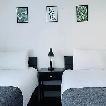 Cheerful 5-bedroom With Free Parking