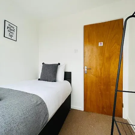 Cheerful 5-bedroom With Free Parking * Bristol