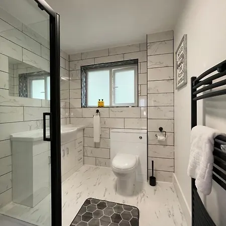 Cheerful 5-bedroom With Free Parking * Bristol