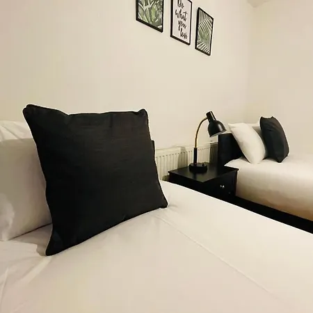 Cheerful 5-bedroom With Free Parking Bristol