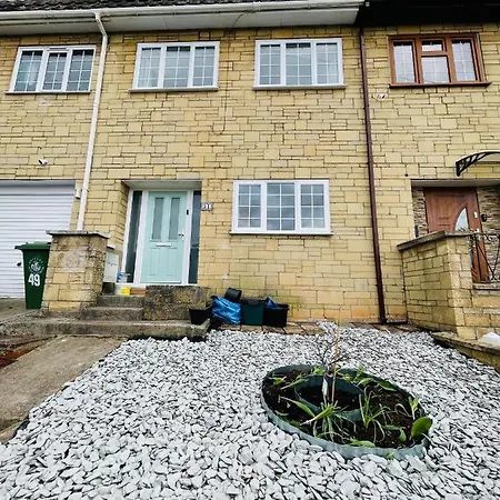 Holiday home Cheerful 5-bedroom With Free Parking Bristol