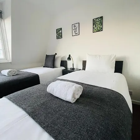 Cheerful 5-bedroom With Free Parking Bristol