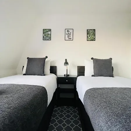 Cheerful 5-bedroom With Free Parking * Bristol