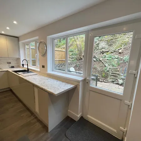 Cheerful 5-bedroom With Free Parking Bristol