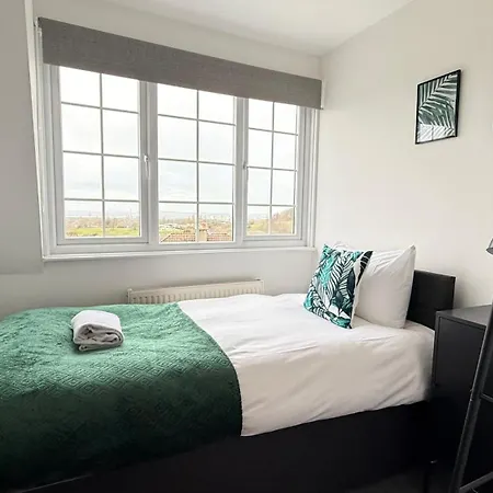Cheerful 5-bedroom With Free Parking Bristol