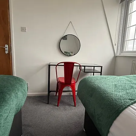 Cheerful 5-bedroom With Free Parking * Bristol
