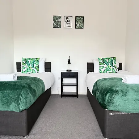 Cheerful 5-bedroom With Free Parking