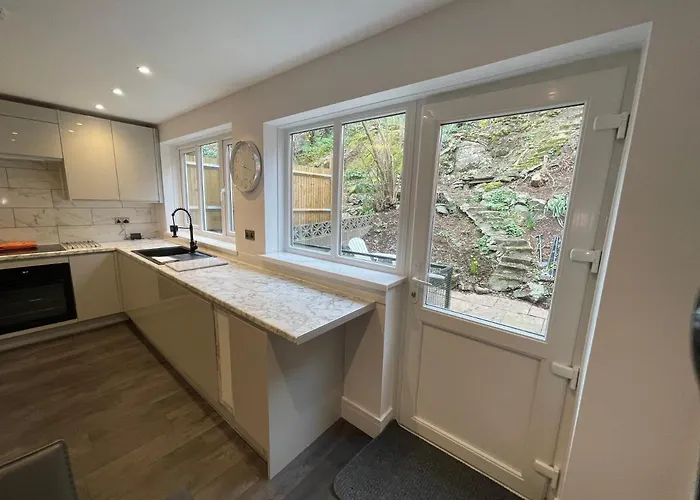 Cheerful 5-bedroom With Free Parking Bristol