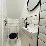 펜션 Cheerful 5-bedroom With Free Parking 브리스틀