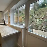 펜션 Cheerful 5-bedroom With Free Parking 브리스틀