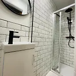 Cheerful 5-bedroom With Free Parking 브리스틀