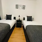 펜션 Cheerful 5-bedroom With Free Parking 브리스틀