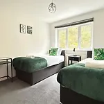 펜션 Cheerful 5-bedroom With Free Parking 브리스틀