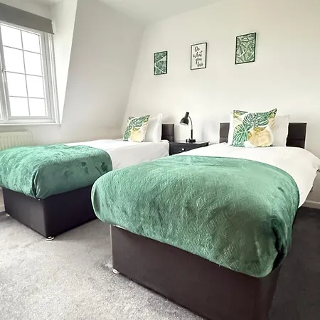 Cheerful 5-bedroom With Free Parking بيت للعطل بريستول