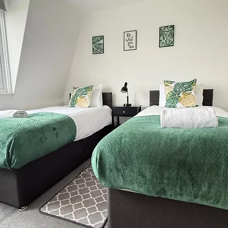 Cheerful 5-bedroom With Free Parking Бристоль