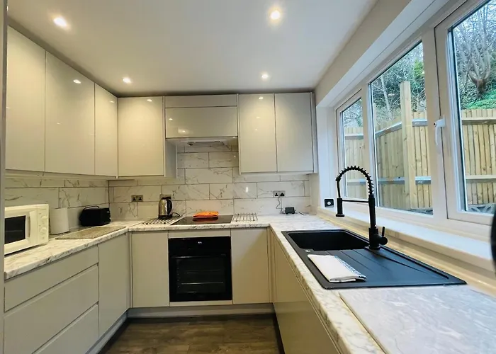 بيت للعطل Cheerful 5-bedroom With Free Parking بريستول