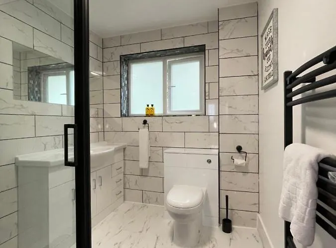 Cheerful 5-bedroom With Free Parking * بريستول