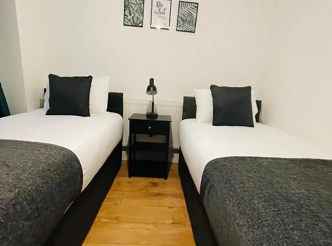 بيت للعطل Cheerful 5-bedroom With Free Parking بريستول