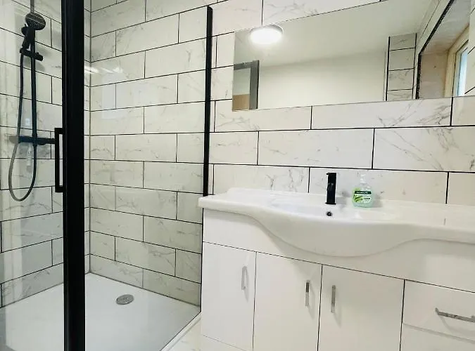 بيت للعطل Cheerful 5-bedroom With Free Parking بريستول