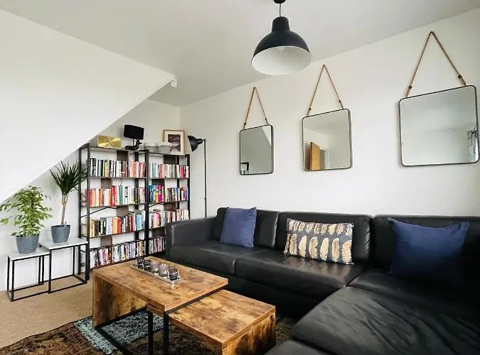 Cheerful 5-bedroom With Free Parking *