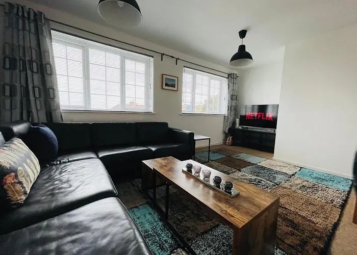 Cheerful 5-bedroom With Free Parking Casa vacanze *