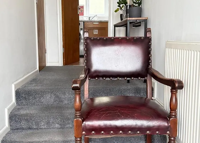 بيت للعطل Cheerful 5-bedroom With Free Parking *