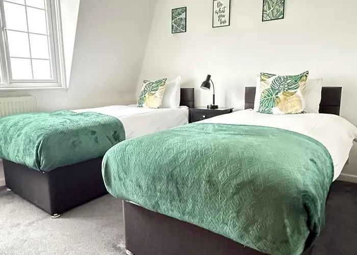 Cheerful 5-bedroom With Free Parking بيت للعطل بريستول