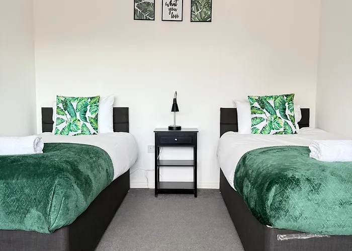 Cheerful 5-bedroom With Free Parking