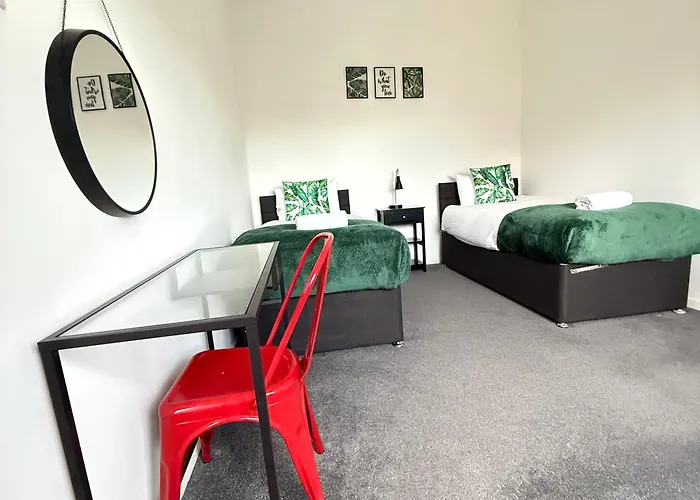 Cheerful 5-bedroom With Free Parking Casa vacanze